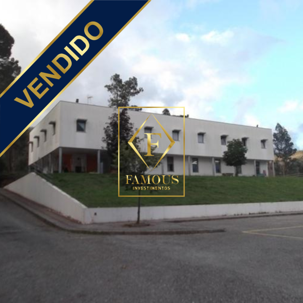EMPREENDIMENTO TURISTICO EM PLENA ESTRADA NACIONAL 2