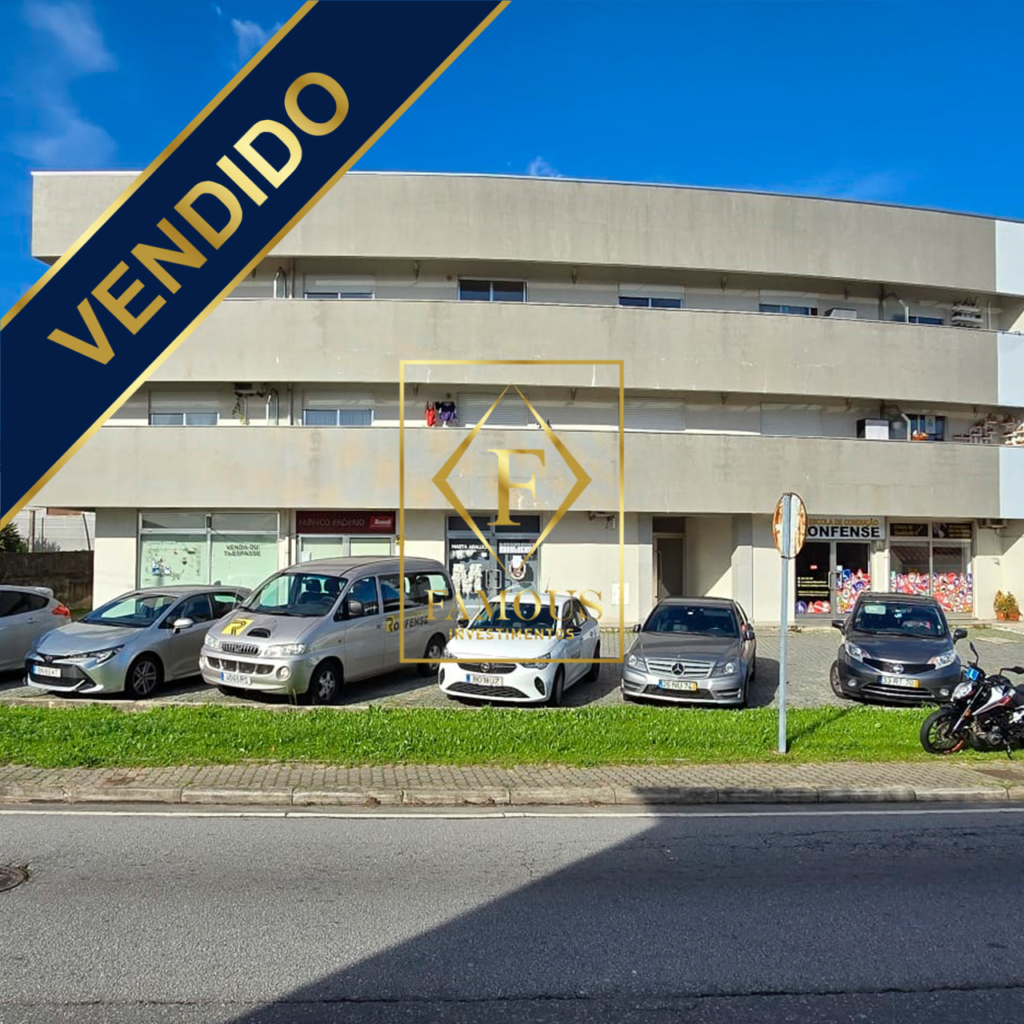 Fantástica Loja (com mais de 320 m2) ideal para transformar em Habitação!!!